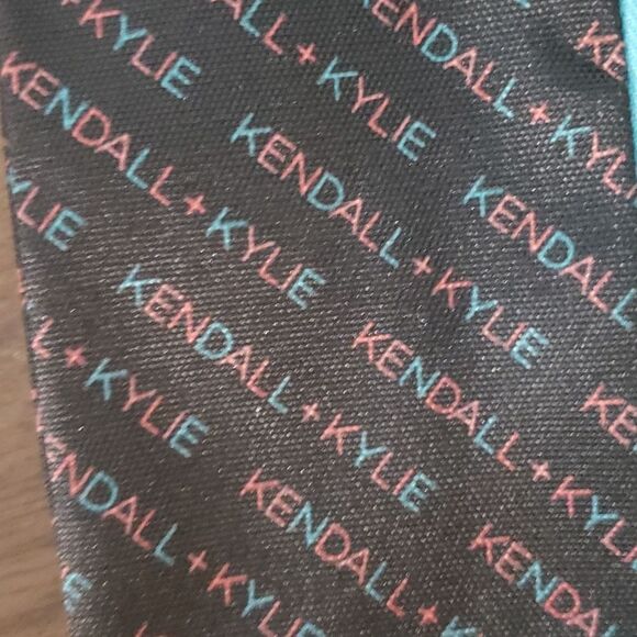 Kendal & Kylie Mini Makeup Bags - Picture 4 of 5